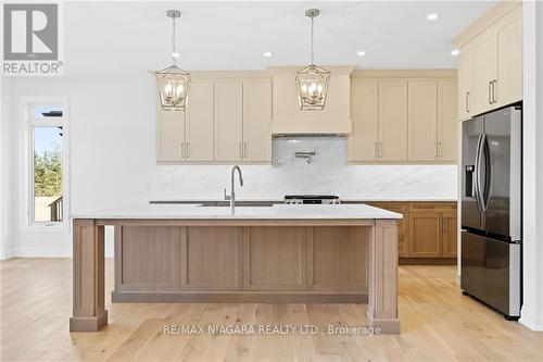 4217 Manson Lane, Lincoln, ON - Indoor Photo Showing Kitchen With Upgraded Kitchen