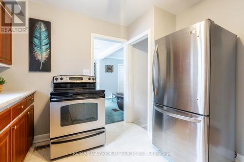 276 Bowman Street, Hamilton, ON - Indoor Photo Showing Kitchen