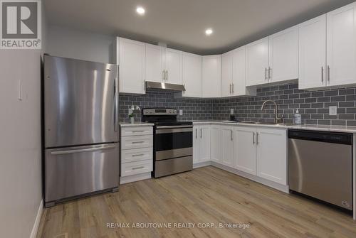 Main - 554 Mary Street, Hamilton, ON - Indoor Photo Showing Kitchen With Upgraded Kitchen