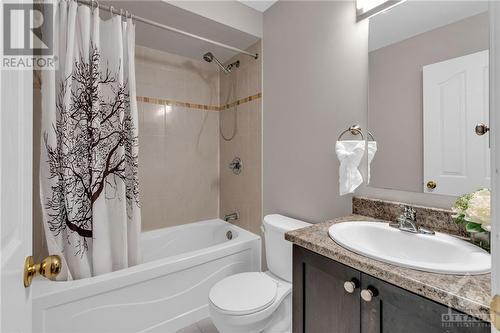 77 Jenscott Private, Ottawa, ON - Indoor Photo Showing Bathroom