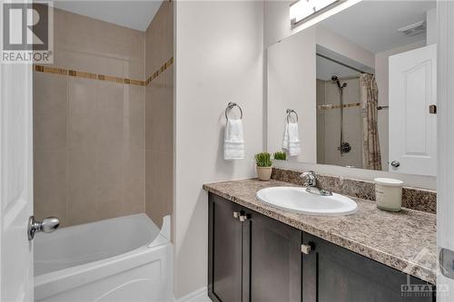 77 Jenscott Private, Ottawa, ON - Indoor Photo Showing Bathroom