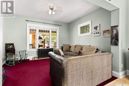 2200 Halifax Street, Regina, SK - Indoor Photo Showing Living Room