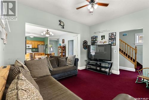 2200 Halifax Street, Regina, SK - Indoor Photo Showing Living Room