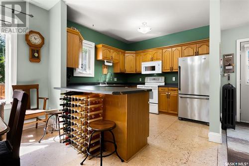 2200 Halifax Street, Regina, SK - Indoor Photo Showing Kitchen