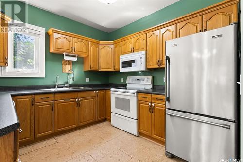 2200 Halifax Street, Regina, SK - Indoor Photo Showing Kitchen