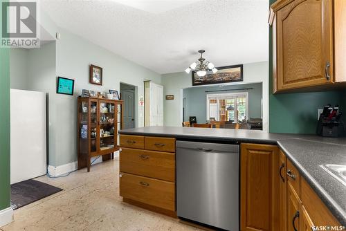 2200 Halifax Street, Regina, SK - Indoor Photo Showing Kitchen