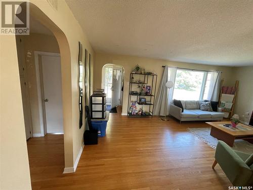 418 Maple Street, Saskatoon, SK - Indoor Photo Showing Living Room