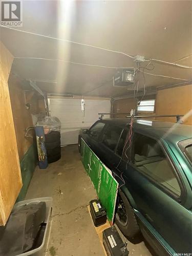 418 Maple Street, Saskatoon, SK - Indoor Photo Showing Garage