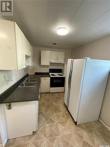 418 Maple Street, Saskatoon, SK - Indoor Photo Showing Kitchen With Double Sink