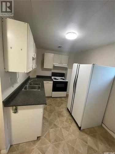 418 Maple Street, Saskatoon, SK - Indoor Photo Showing Kitchen With Double Sink