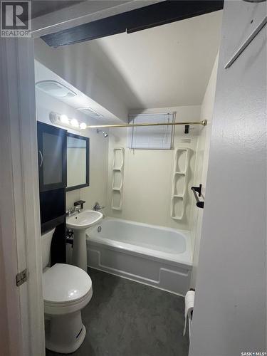 418 Maple Street, Saskatoon, SK - Indoor Photo Showing Bathroom