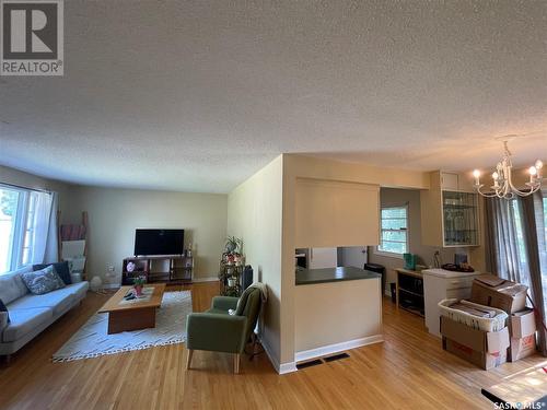 418 Maple Street, Saskatoon, SK - Indoor Photo Showing Living Room