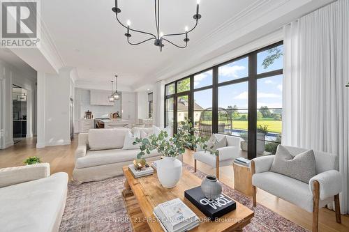 22111 Valleyview Road, Thames Centre (Thorndale), ON - Indoor Photo Showing Living Room