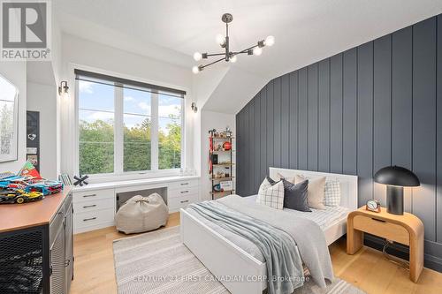 22111 Valleyview Road, Thames Centre (Thorndale), ON - Indoor Photo Showing Bedroom