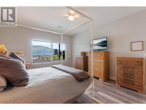 100 Vista Way Unit# 112, Penticton, BC - Indoor Photo Showing Bedroom