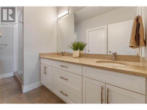 100 Vista Way Unit# 112, Penticton, BC - Indoor Photo Showing Bathroom