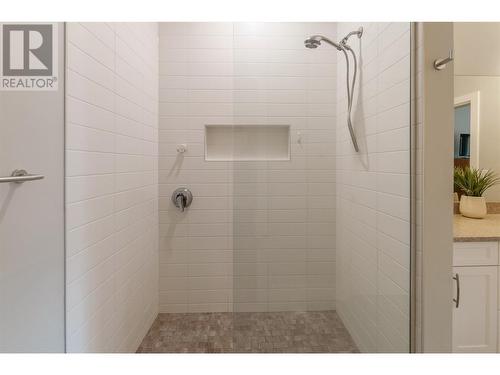 100 Vista Way Unit# 112, Penticton, BC - Indoor Photo Showing Bathroom