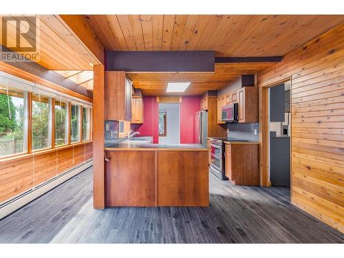 3586 Elliott Road, West Kelowna, BC - Indoor Photo Showing Kitchen