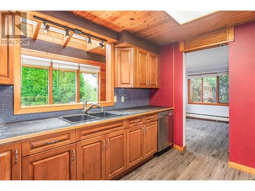 3586 Elliott Road, West Kelowna, BC - Indoor Photo Showing Kitchen With Double Sink