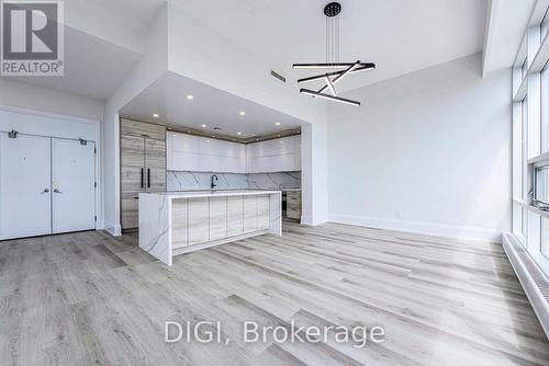 Ph5 - 400 Walmer Road, Toronto (Forest Hill South), ON - Indoor Photo Showing Kitchen