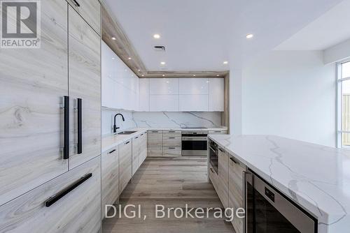 Ph5 - 400 Walmer Road, Toronto (Forest Hill South), ON - Indoor Photo Showing Kitchen With Double Sink With Upgraded Kitchen