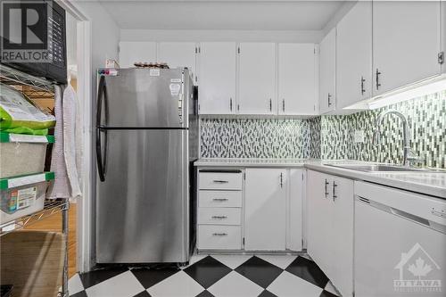 3100 Carling Avenue Unit#811, Ottawa, ON - Indoor Photo Showing Kitchen