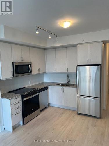 712E - 20 Gatineau Drive, Vaughan, ON - Indoor Photo Showing Kitchen With Stainless Steel Kitchen With Double Sink