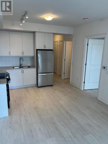 712E - 20 Gatineau Drive, Vaughan, ON - Indoor Photo Showing Kitchen With Stainless Steel Kitchen