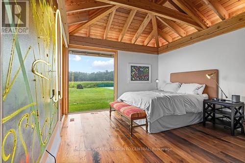 827834 Mulmur Nottawasaga, Clearview, ON - Indoor Photo Showing Bedroom