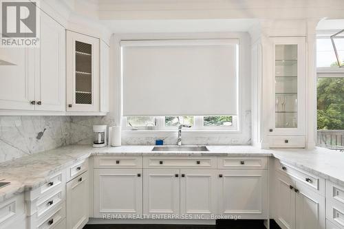 3630 Silverplains Drive, Mississauga, ON - Indoor Photo Showing Kitchen