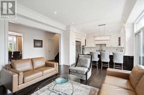 3630 Silverplains Drive, Mississauga, ON - Indoor Photo Showing Living Room