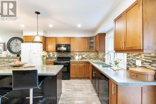 882 Kennedy Road, Innisfil (Alcona), ON - Indoor Photo Showing Kitchen With Double Sink