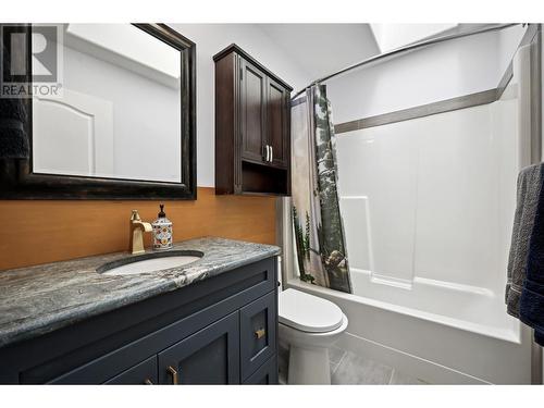 630 Green Road, Canal Flats, BC - Indoor Photo Showing Bathroom