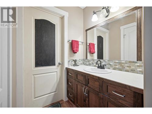 630 Green Road, Canal Flats, BC - Indoor Photo Showing Bathroom