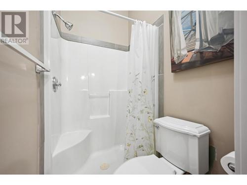 630 Green Road, Canal Flats, BC - Indoor Photo Showing Bathroom