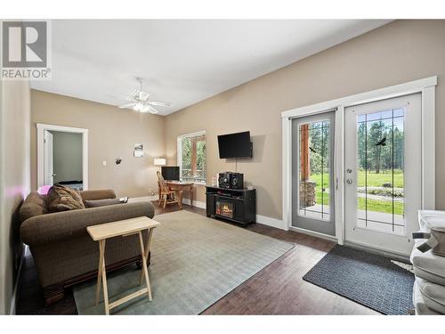 630 Green Road, Canal Flats, BC - Indoor Photo Showing Living Room