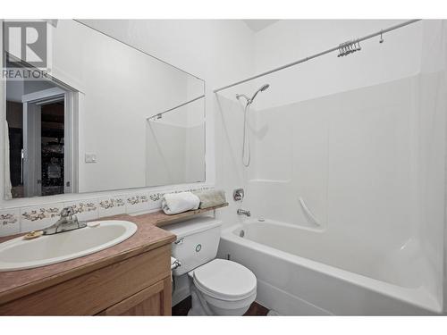 630 Green Road, Canal Flats, BC - Indoor Photo Showing Bathroom