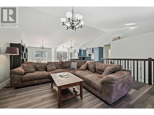 630 Green Road, Canal Flats, BC - Indoor Photo Showing Living Room