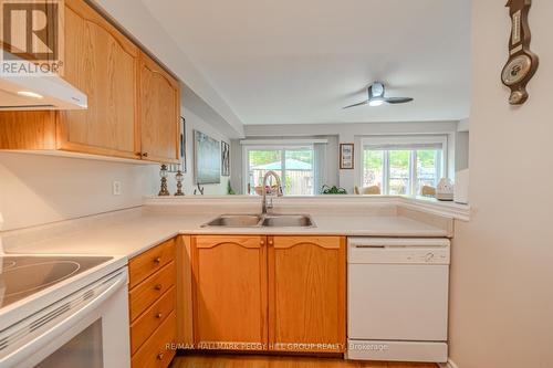 7 - 430 Mapleview Drive E, Barrie (Painswick South), ON - Indoor Photo Showing Kitchen With Double Sink