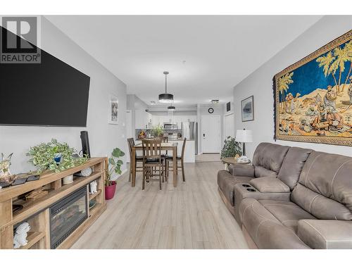 778 Rutland Road N Unit# 206, Kelowna, BC - Indoor Photo Showing Living Room