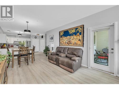 778 Rutland Road N Unit# 206, Kelowna, BC - Indoor Photo Showing Living Room