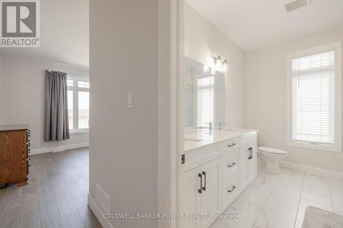 290B Nancy Street, Dutton/Dunwich (Dutton), ON - Indoor Photo Showing Bathroom