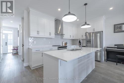 290B Nancy Street, Dutton/Dunwich (Dutton), ON - Indoor Photo Showing Kitchen With Double Sink With Upgraded Kitchen