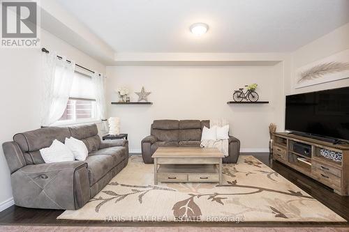 50 Dunnett Drive, Barrie (Ardagh), ON - Indoor Photo Showing Living Room