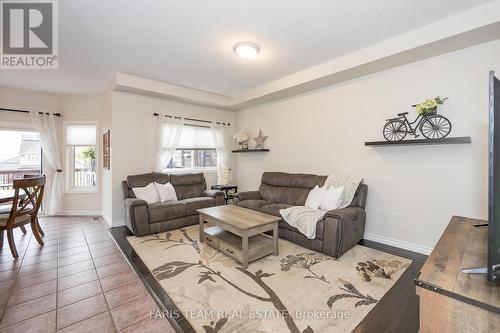 50 Dunnett Drive, Barrie, ON - Indoor Photo Showing Living Room