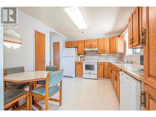 4501 17 Street, Vernon, BC - Indoor Photo Showing Kitchen