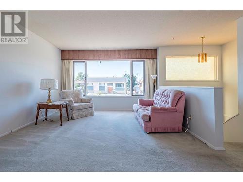 4501 17 Street, Vernon, BC - Indoor Photo Showing Living Room