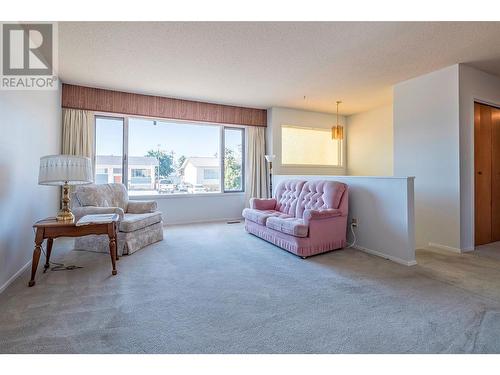 4501 17 Street, Vernon, BC - Indoor Photo Showing Living Room