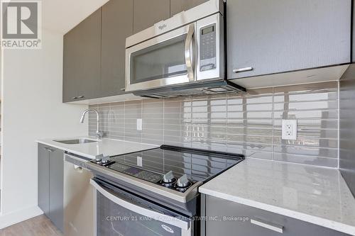 2805 - 30 Roehampton Avenue, Toronto, ON - Indoor Photo Showing Kitchen With Upgraded Kitchen