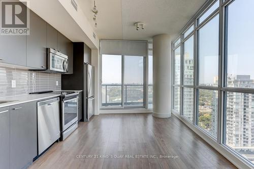 2805 - 30 Roehampton Avenue, Toronto (Mount Pleasant West), ON - Indoor Photo Showing Kitchen With Upgraded Kitchen